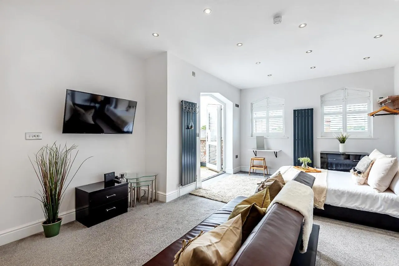 Locket Studio - Cosy Apartment With Balcony York