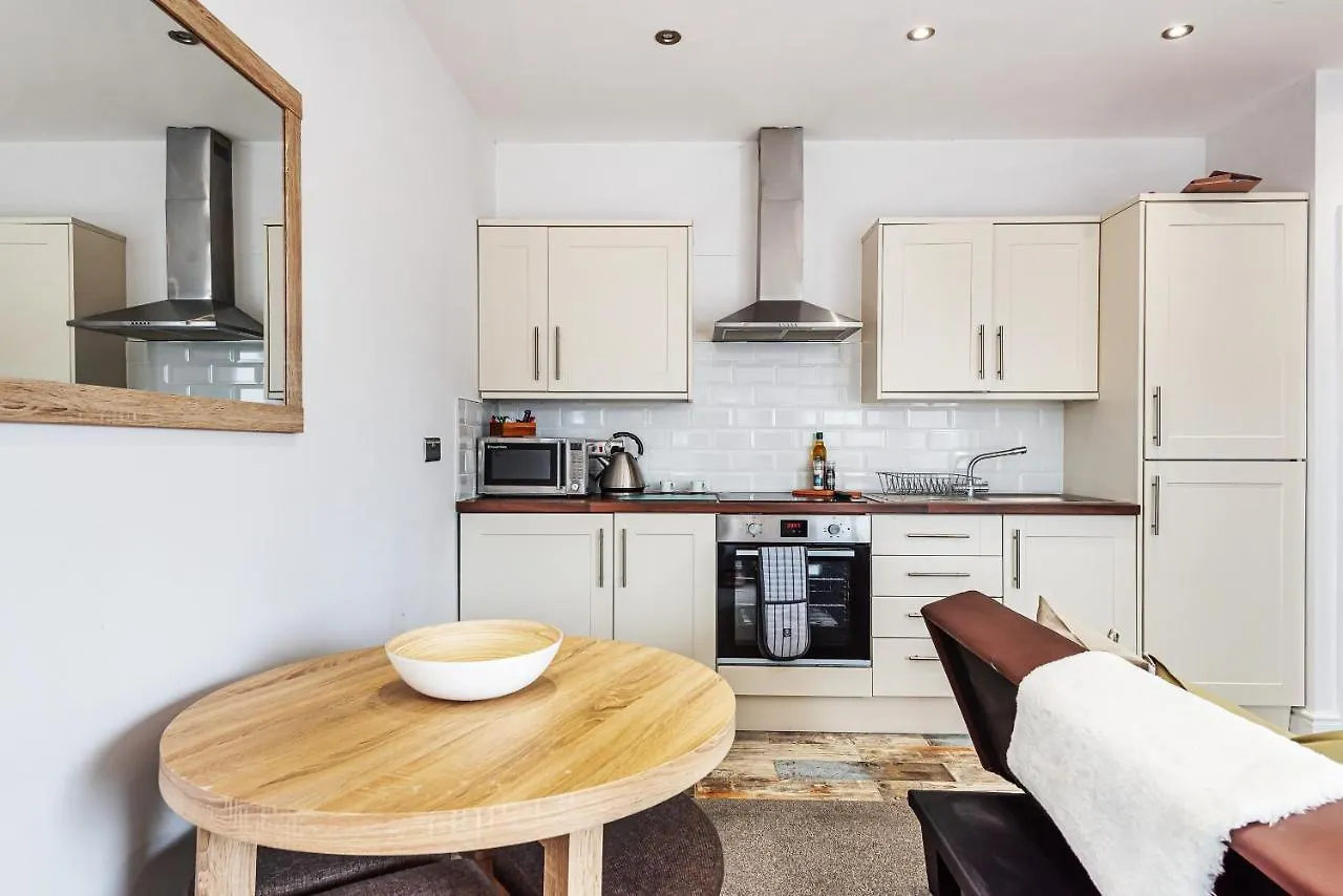 Locket Studio - Cosy Apartment With Balcony York
