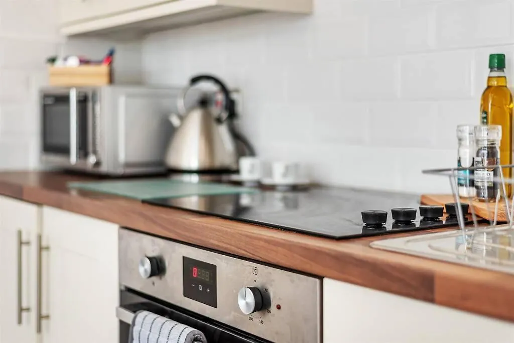 Locket Studio - Cosy Apartment With Balcony York 0*,