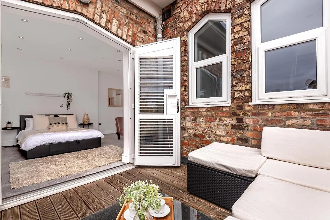 Locket Studio - Cosy Apartment With Balcony York