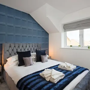 Aura Retreat With Free Parking Apartment
