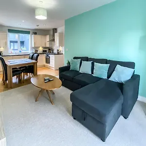 https://beautiful-contemporary-3-bedroom-apartment.tophotelsbath.com