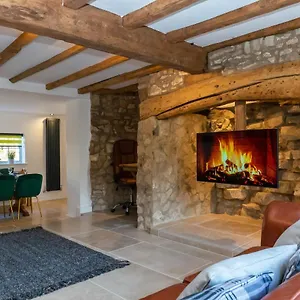 https://luxury-4-bed-cottage-sleeps-8-parking-near-cheltenham.tophotelsbath.com
