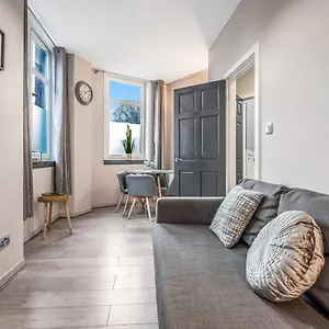 https://private-ground-floor-main-door-entrance-spacious-2.edinburghhotelsuk.org