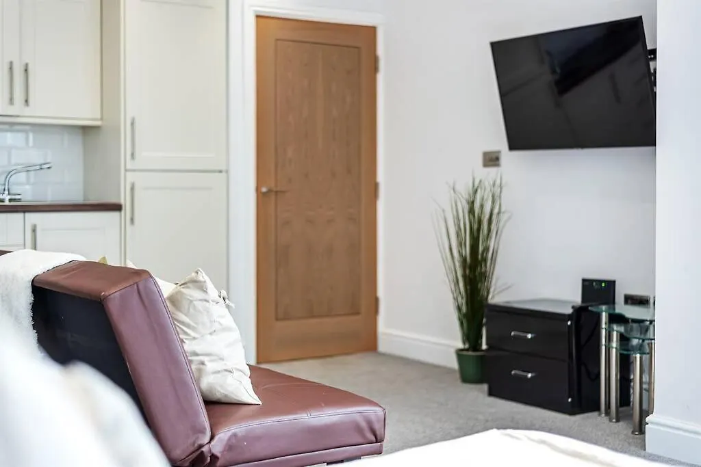 Locket Studio - Cosy Apartment With Balcony يورك
