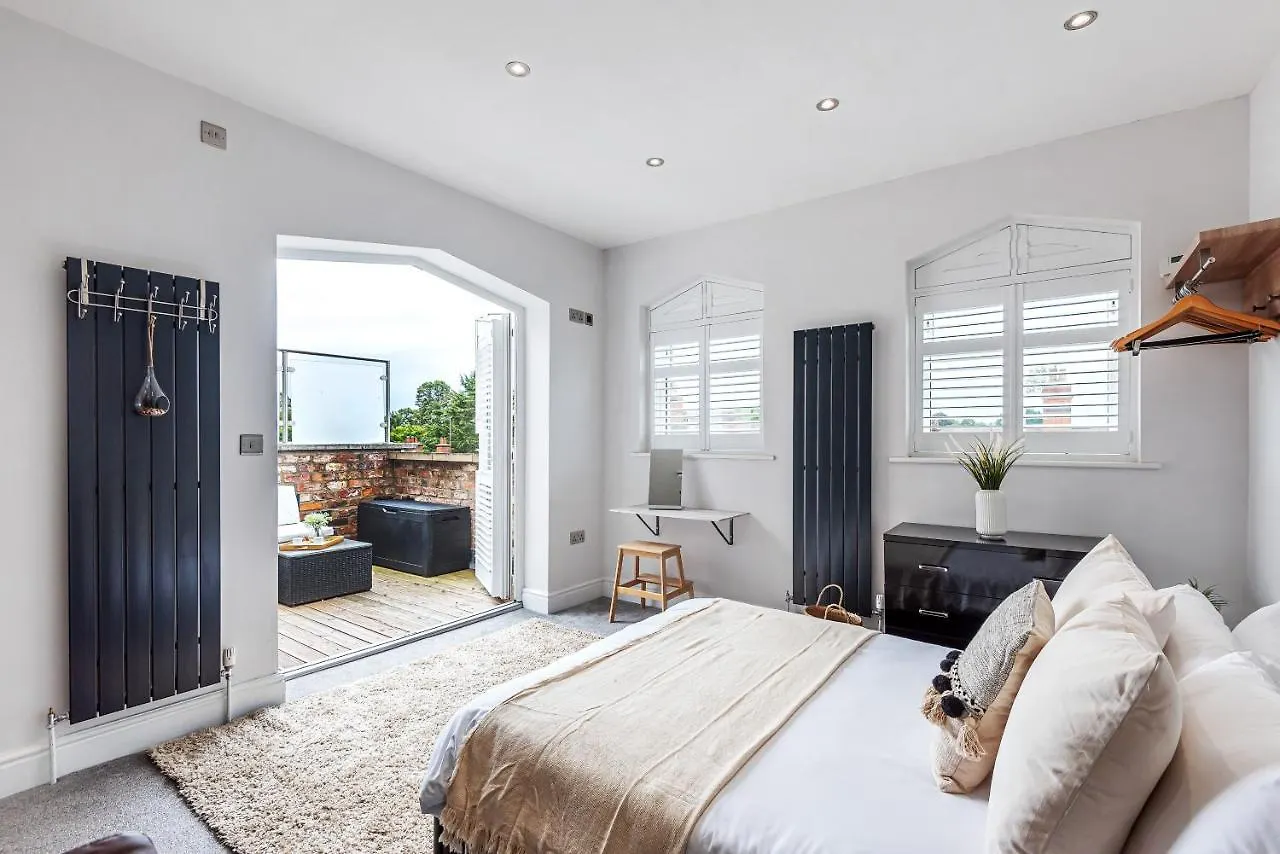 Locket Studio - Cosy Apartment With Balcony يورك